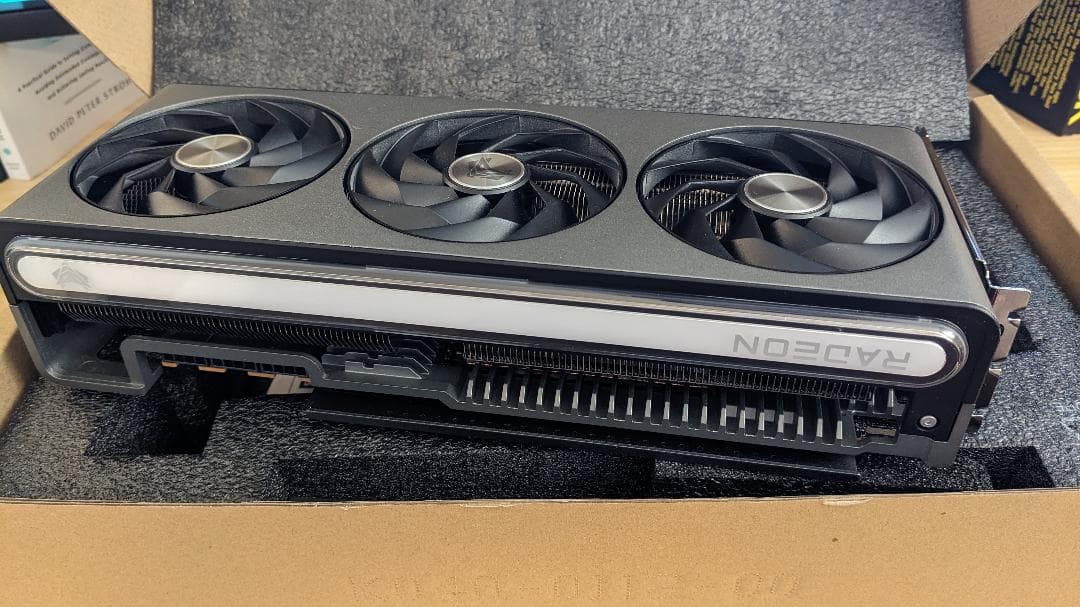 サファイア NITRO+ Radeon RX 7900 XTX 24GB