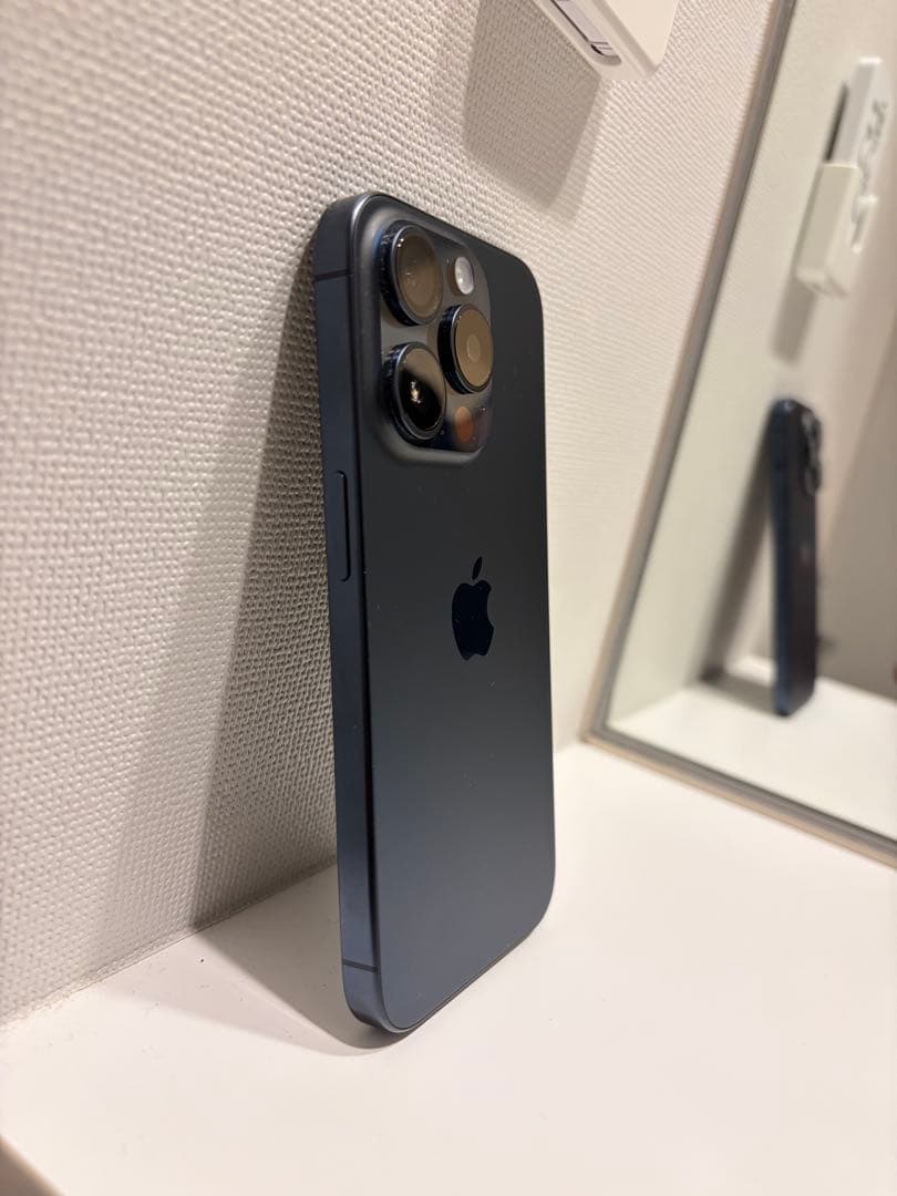 【値下げ・極美品】iPhone 15 Pro (新品カバー、フィルム付き)