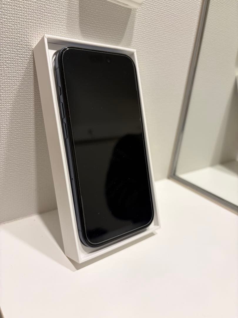 【値下げ・極美品】iPhone 15 Pro (新品カバー、フィルム付き)