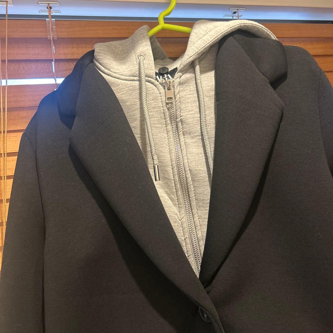 フード付き黒チェスターコート　ZARA 新品未使用