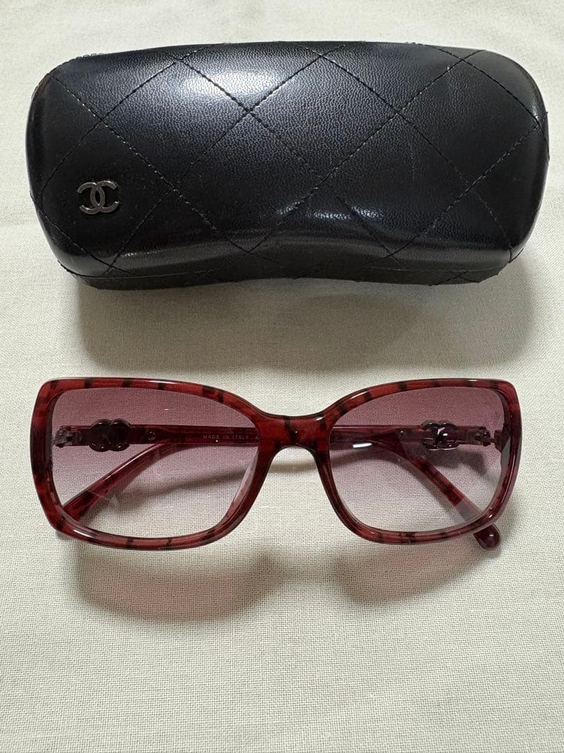 CHANEL 赤 スクエア サングラス ケース付き