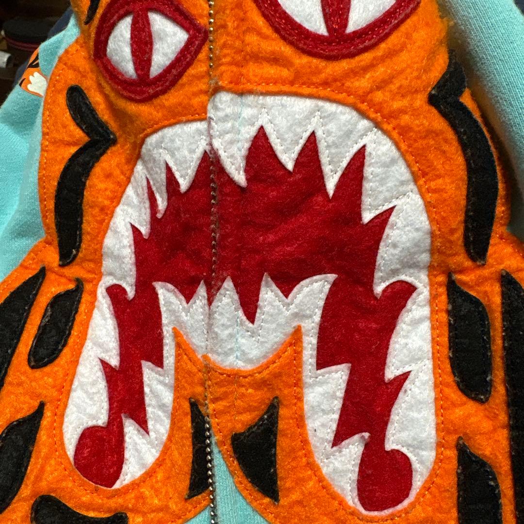 apeシャークパーカー水色