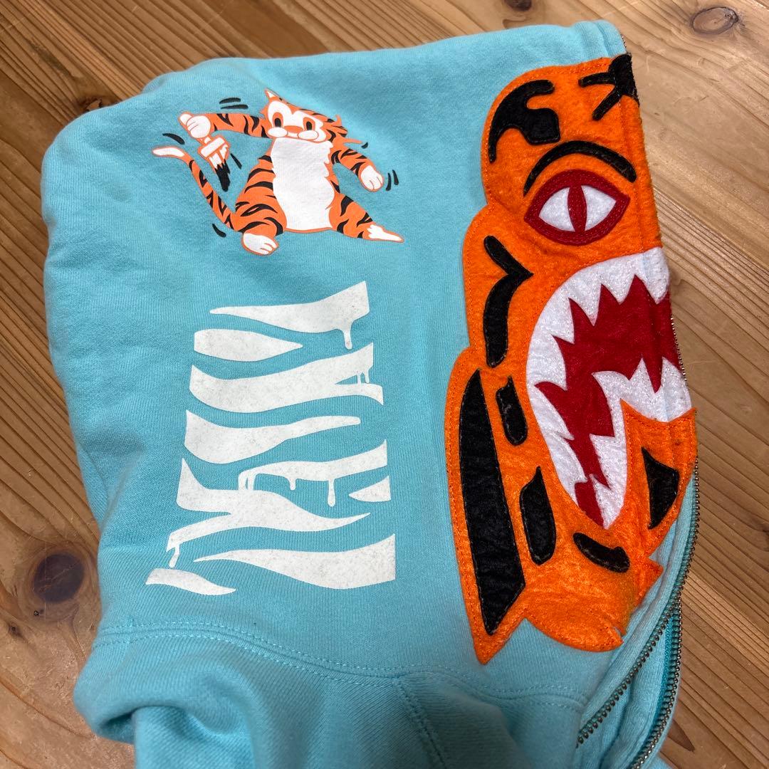 apeシャークパーカー水色