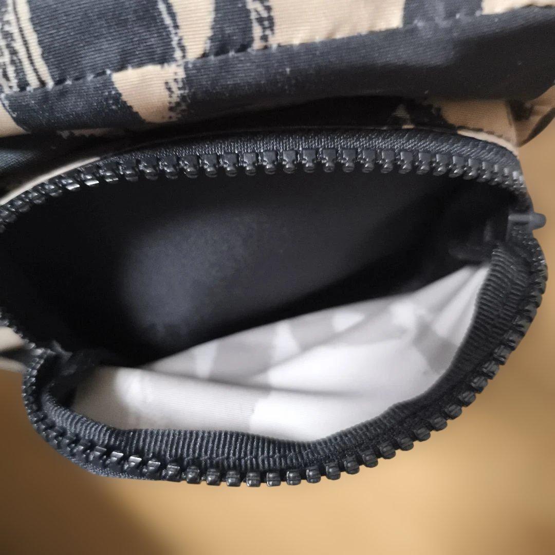 アレキサンダーマックイーン グラフィティ メッセンジャーバッグ