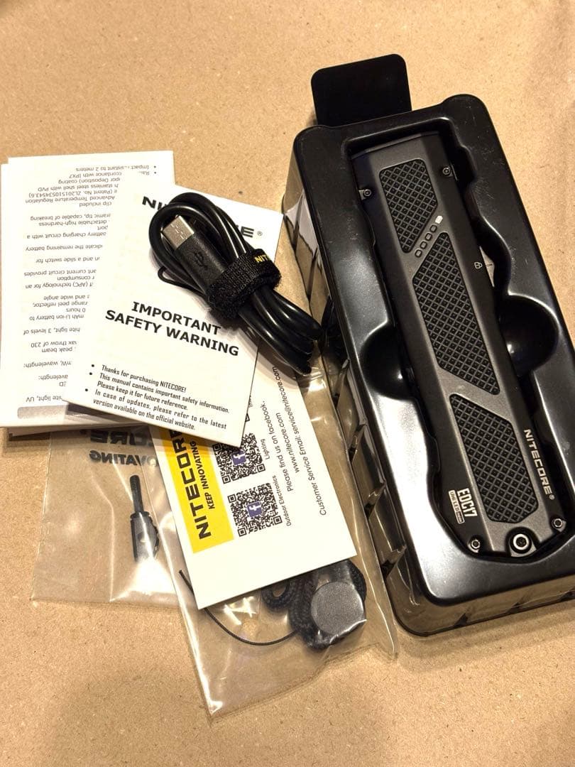 Nitecore スリムフラッシュライト　EDC17