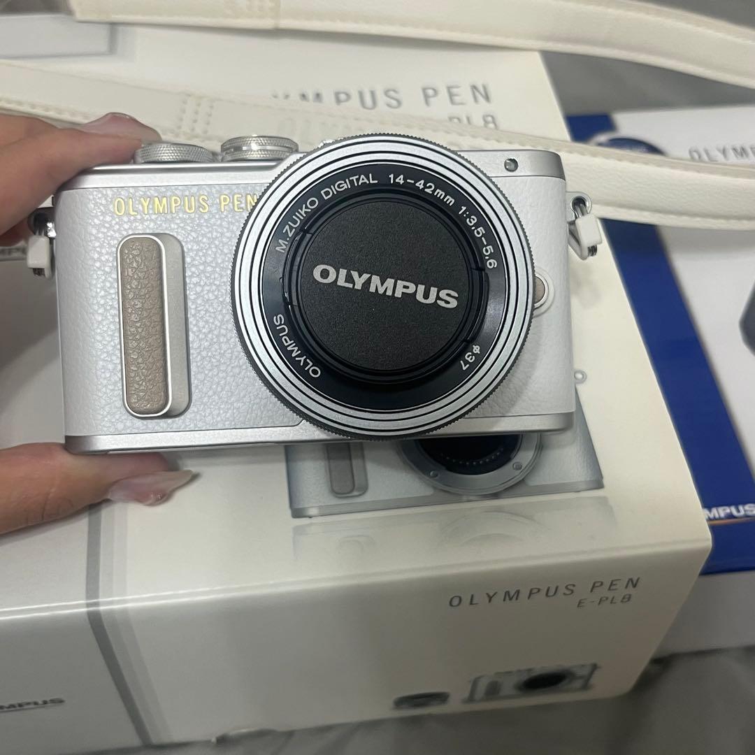 【最終価格】OLYMPUS PEN E-PL8レンズ付き+充電器