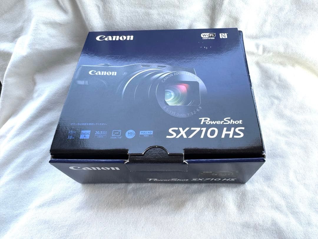 Canon PowerShot SX710 HS 本体と付属品