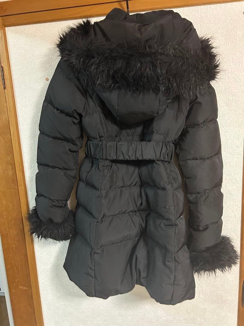 フード付き ブラック ダウンジャケット LIP SERVICE