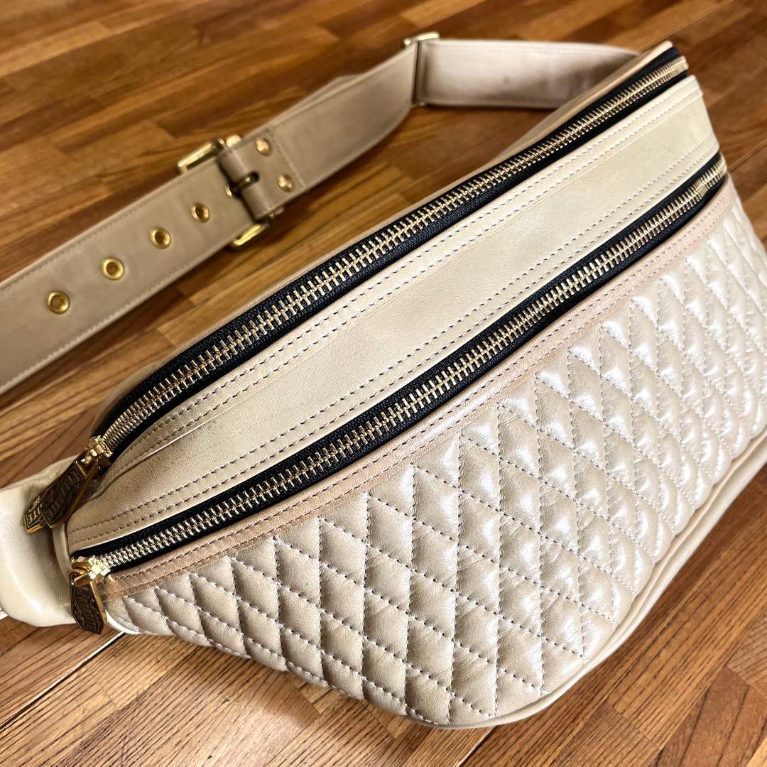 【未使用】PARASITE 本革 キルティングレザーボディバッグ ベージュ