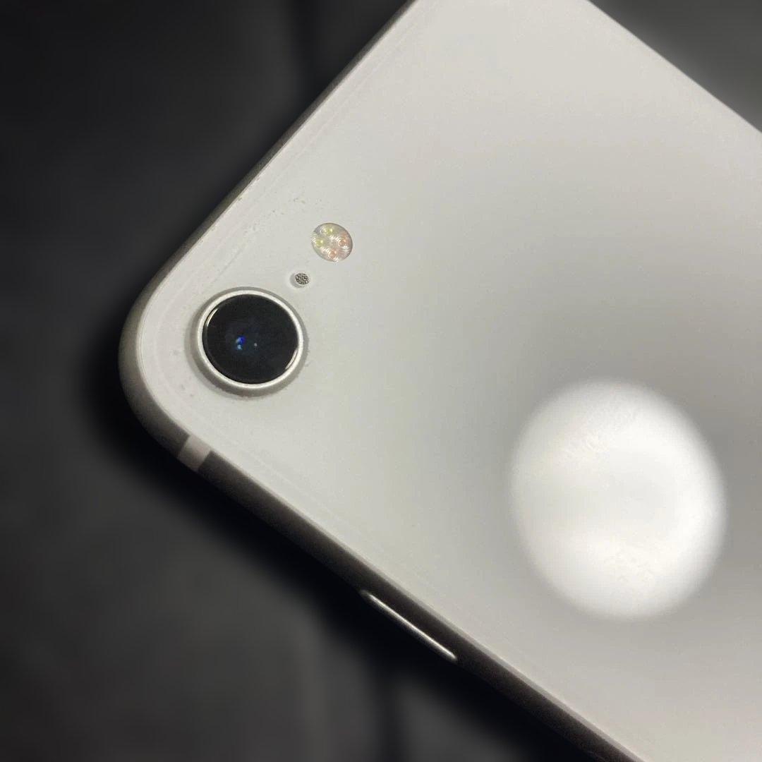 Apple iPhone se(第二世代)ホワイト 本体 64GB