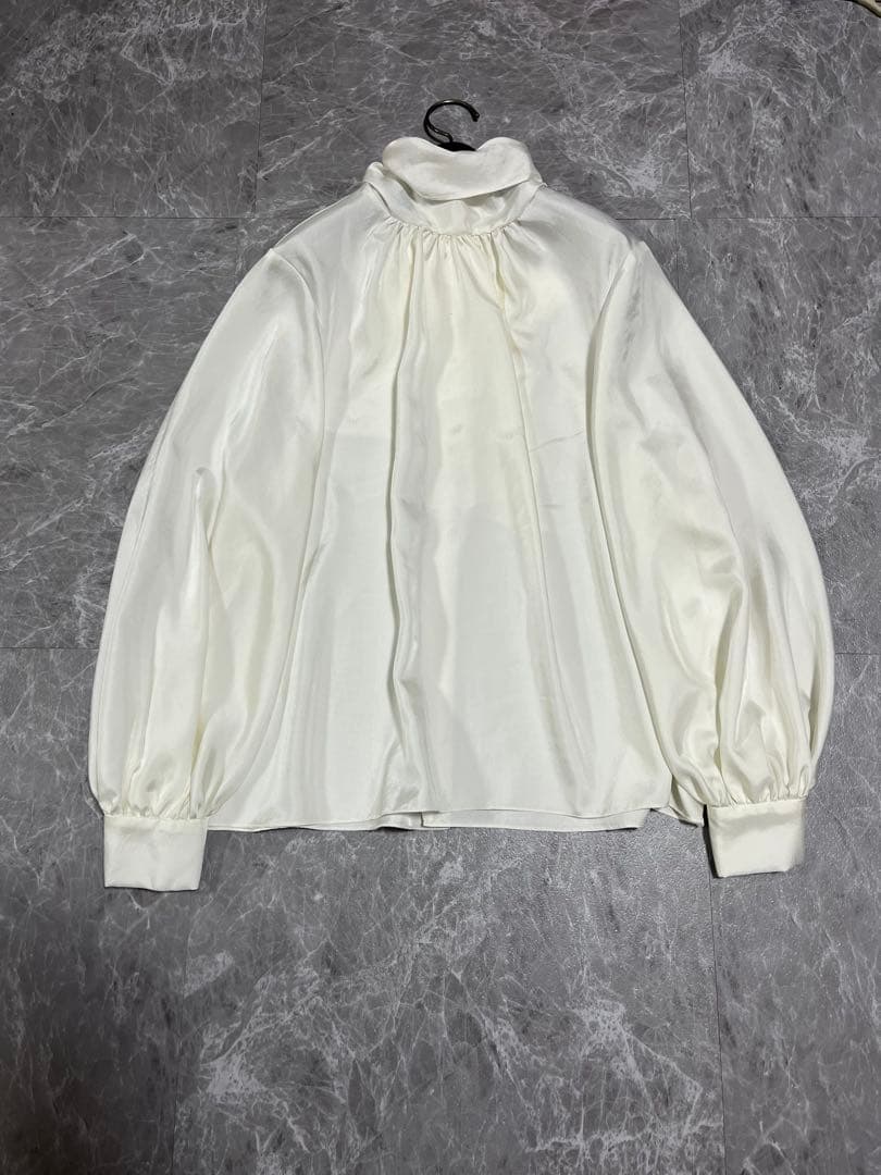 新品同様銀座マギーボウタイリボンボリュームスリーブブラウス