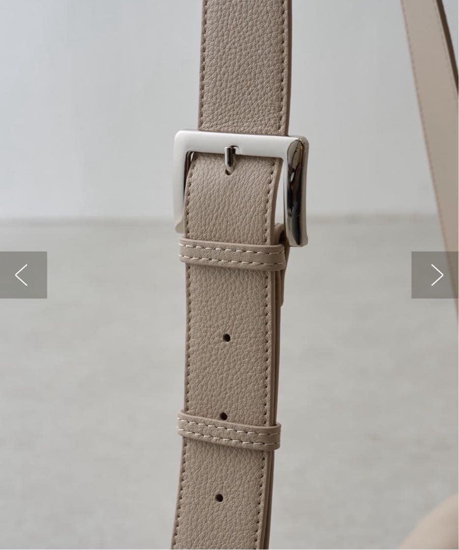 美品ビアズリー　レザーボディバッグ ブラック