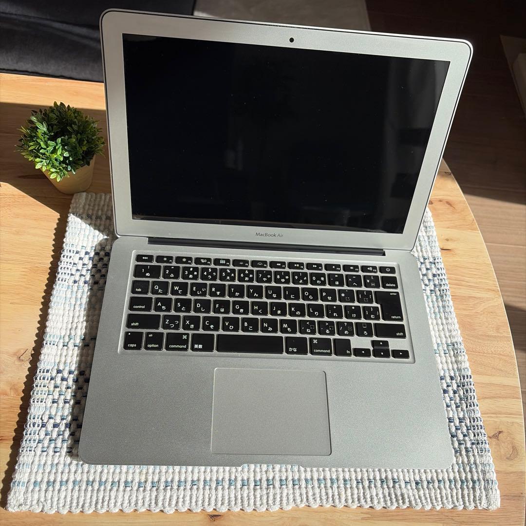 Apple MacBook Air (13-inch，Early 2014)