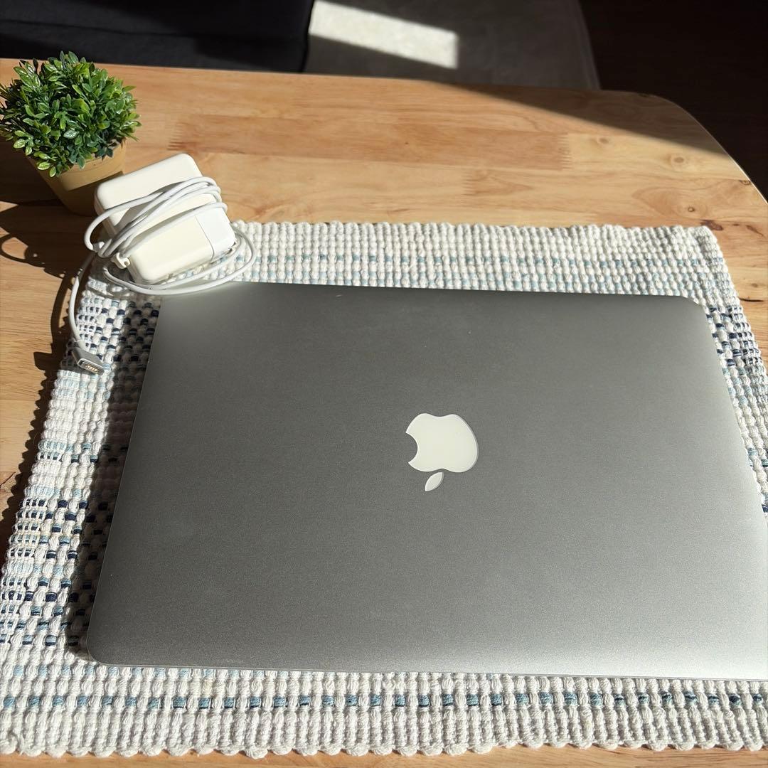 Apple MacBook Air (13-inch，Early 2014)