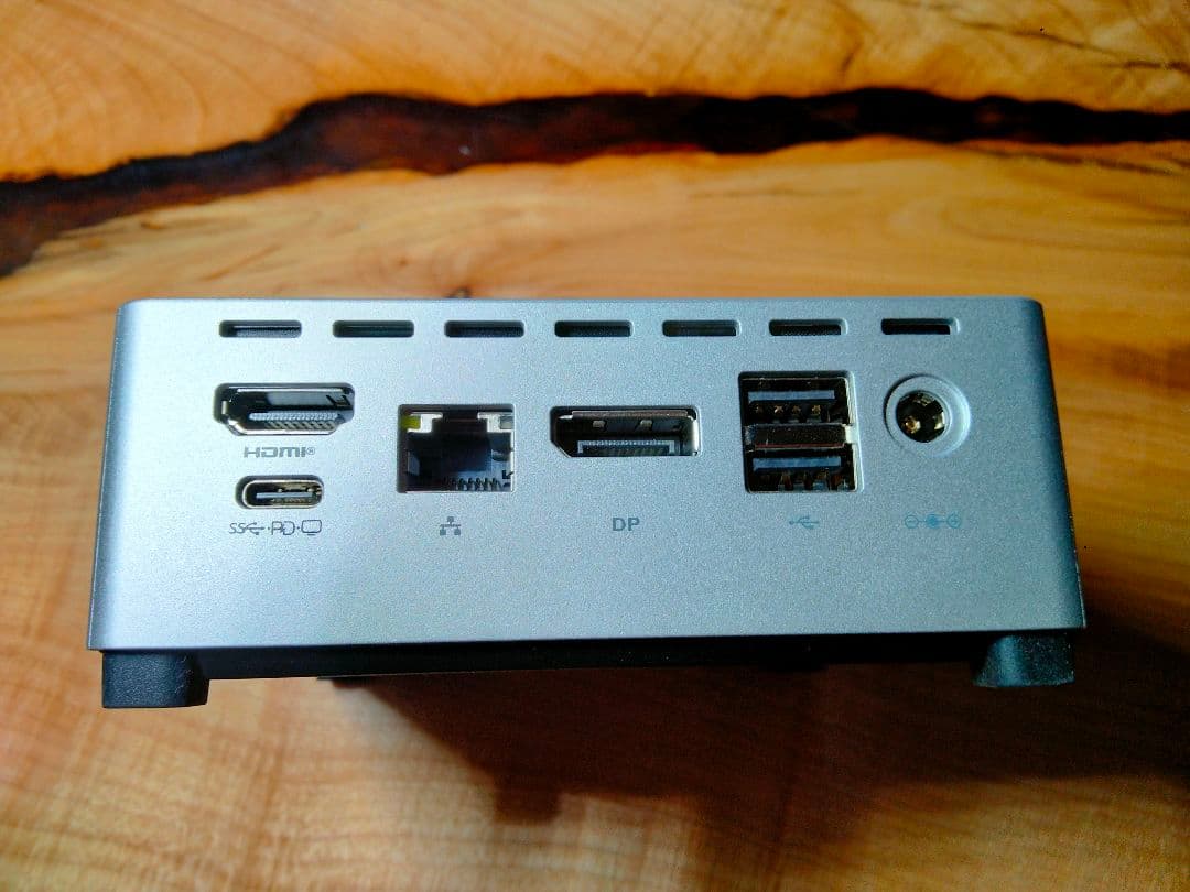 ミニPC Minisforum UN100