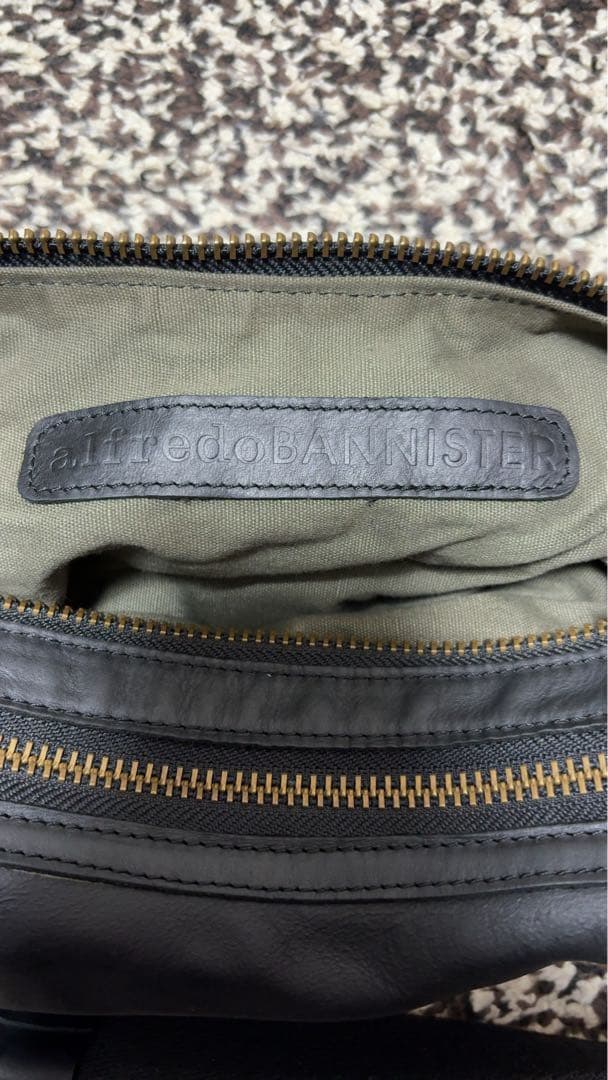 【美品】alfredoBANNISTER レザーショルダーバッグ 三日月バッグ