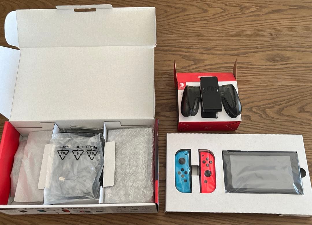 Nintendo Switch本体＋Joy-Con充電グリップ