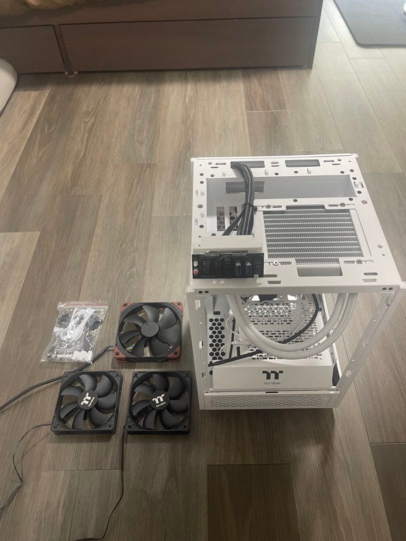 Thermaltake ホワイト ミニタワーケース