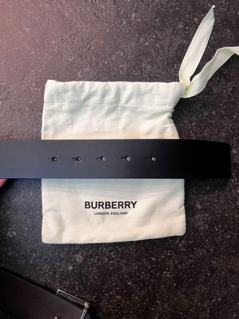 BURBERRY ブラックレザーベルト TBロゴ 保存袋付き