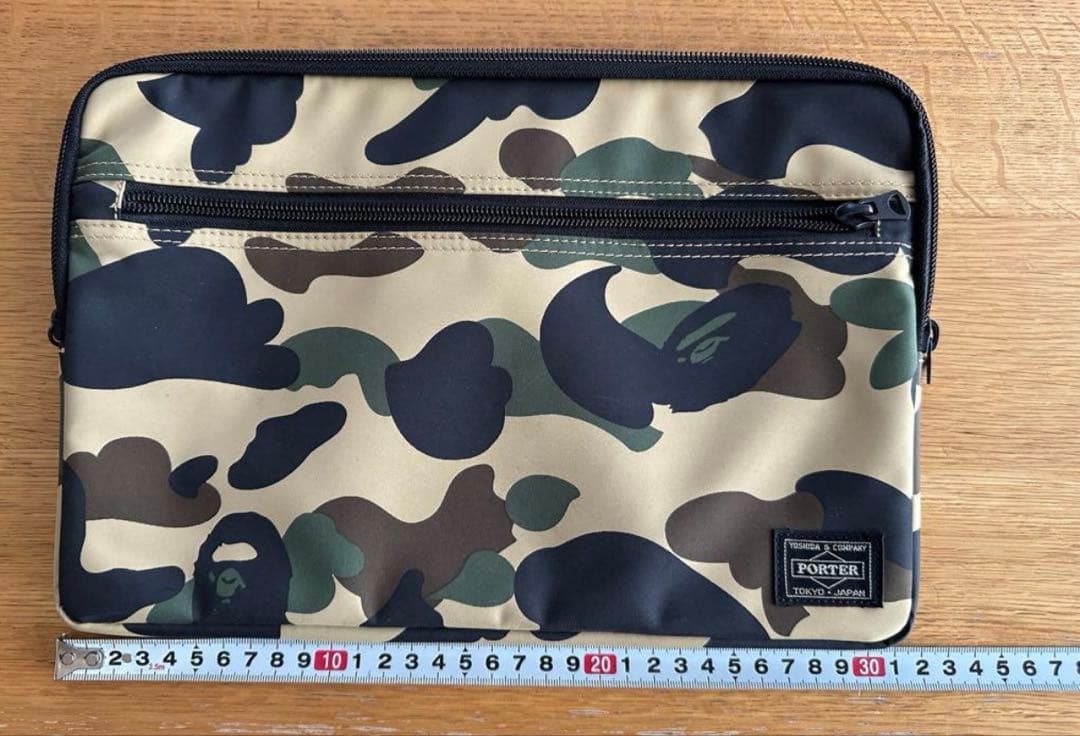 ポーター×エイプ wネームコラボ迷彩柄のナイロン製ノートPCケース
