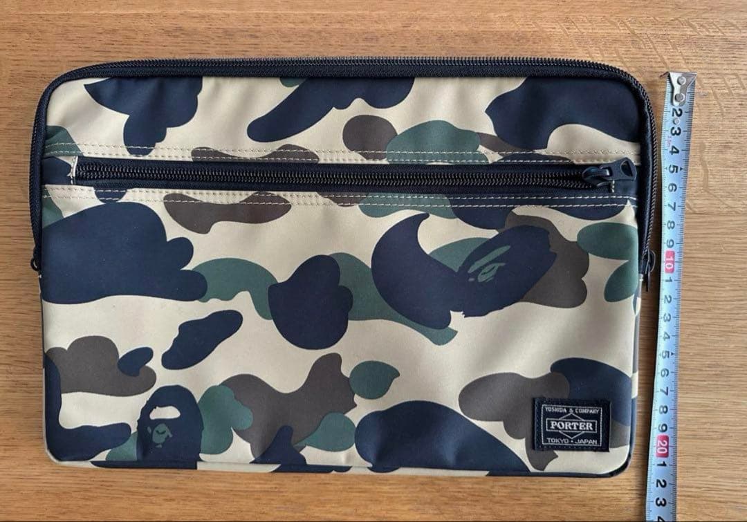 ポーター×エイプ wネームコラボ迷彩柄のナイロン製ノートPCケース