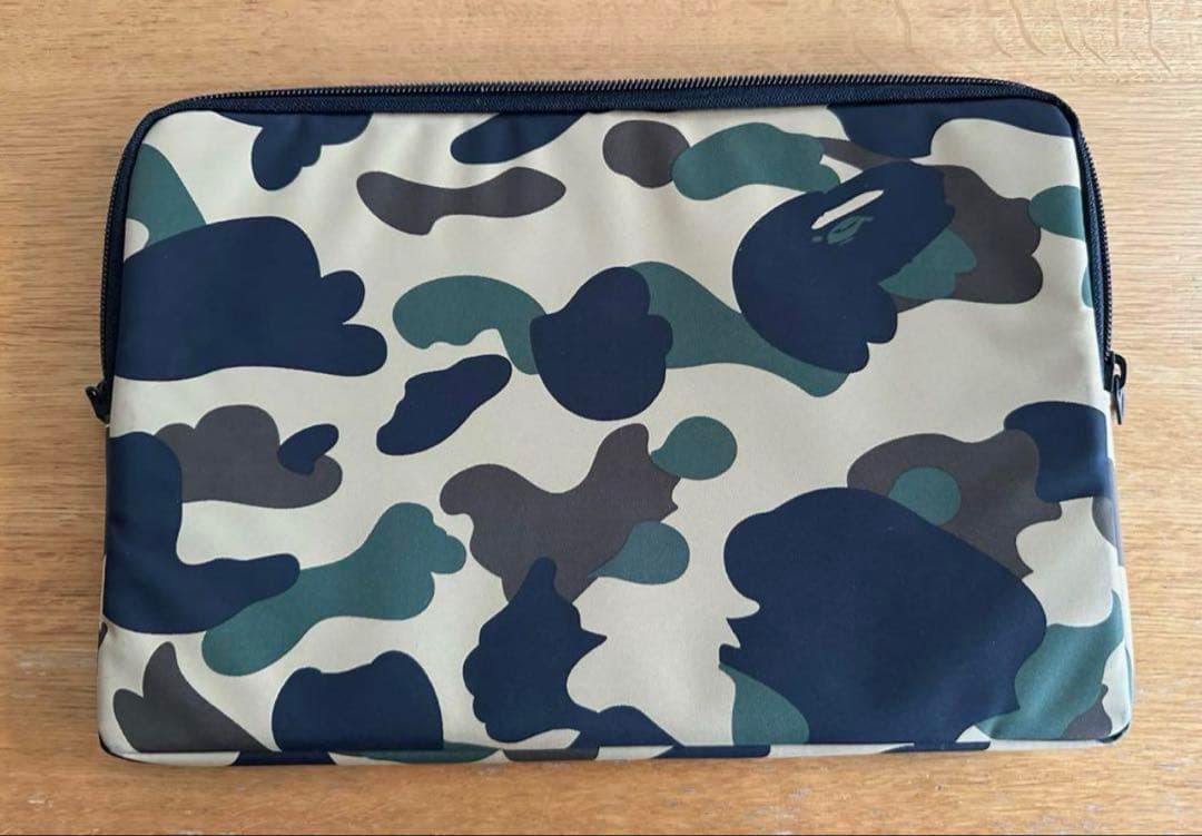 ポーター×エイプ wネームコラボ迷彩柄のナイロン製ノートPCケース