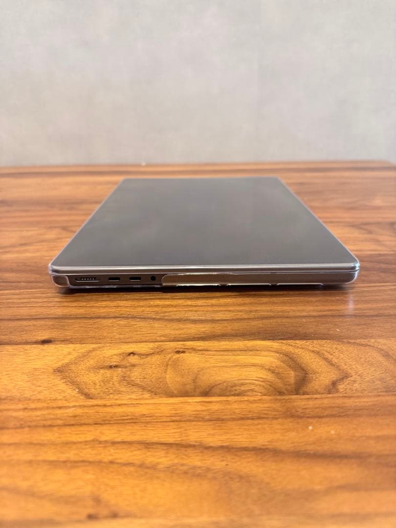 MacBook pro M4 32GB 1TB、MOFTケース、ハードケース付き