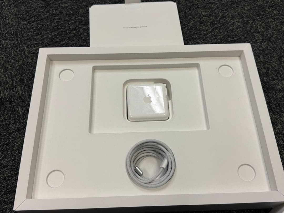 MacBook Pro M3 14インチ8GB 1TB｜天面薄キズ｜動作良好