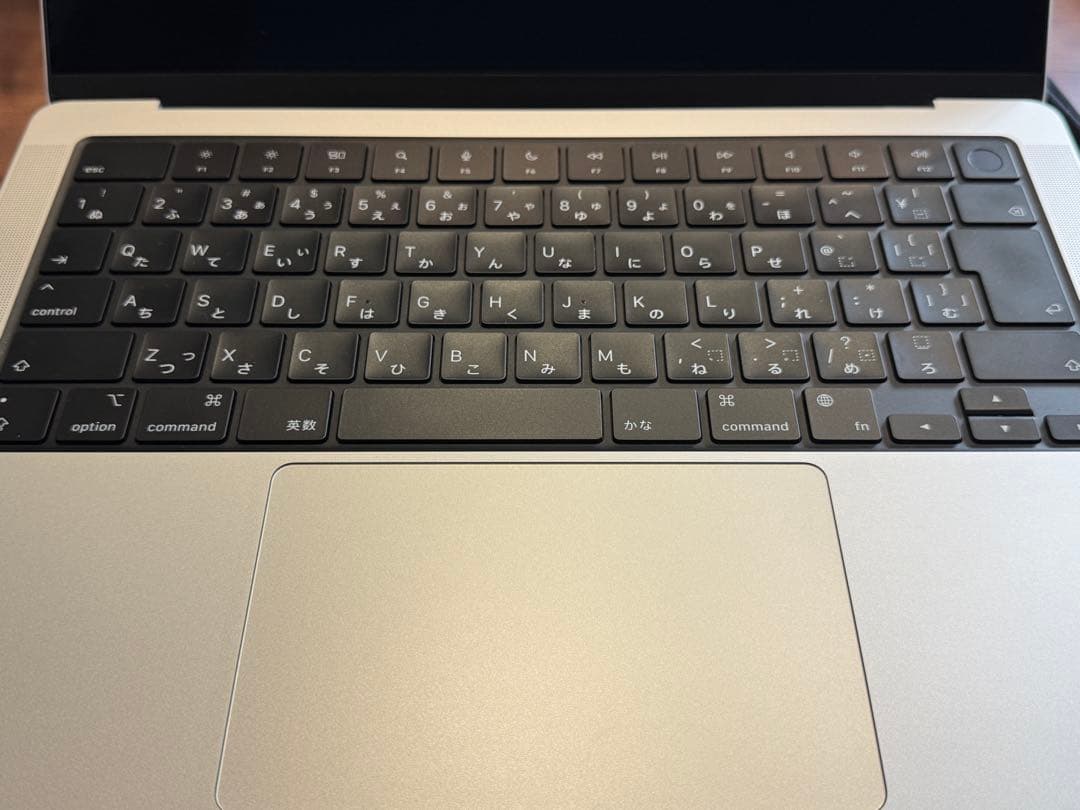 MacBook Pro M3 14インチ8GB 1TB｜天面薄キズ｜動作良好