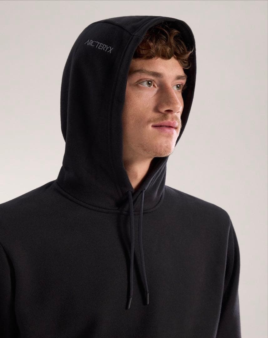 エンブレムフリースフーディ