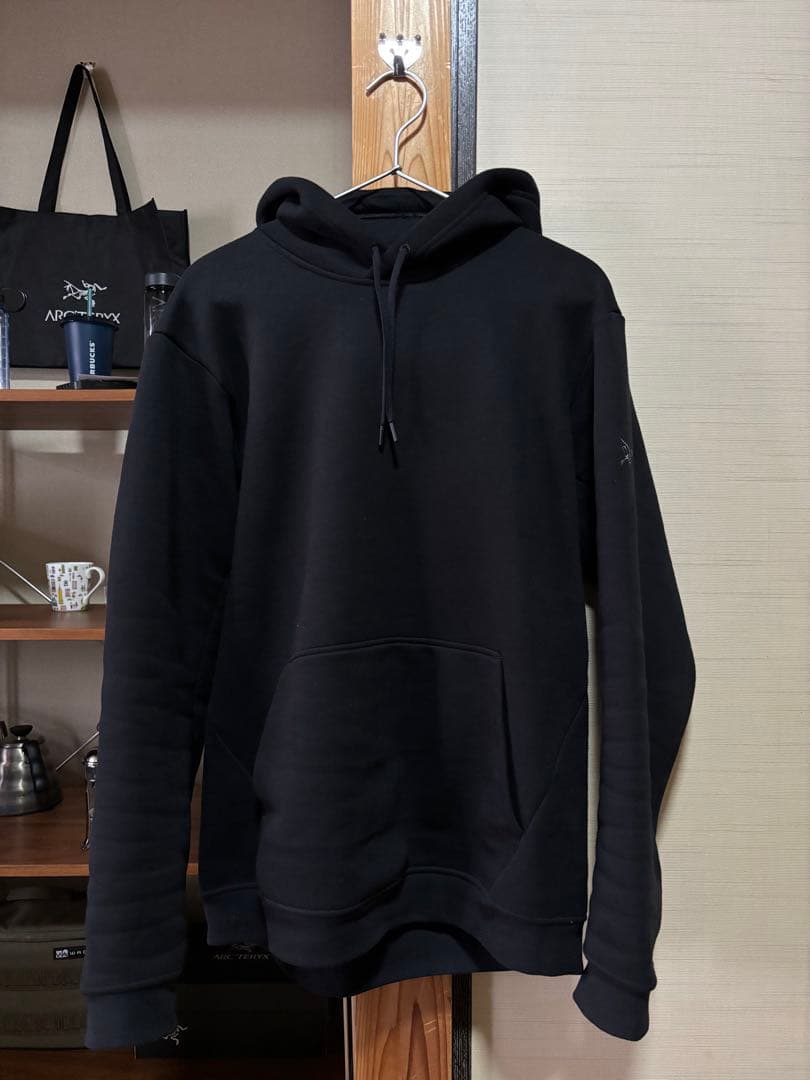 エンブレムフリースフーディ