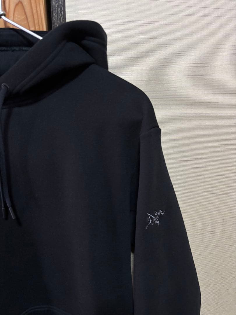 エンブレムフリースフーディ