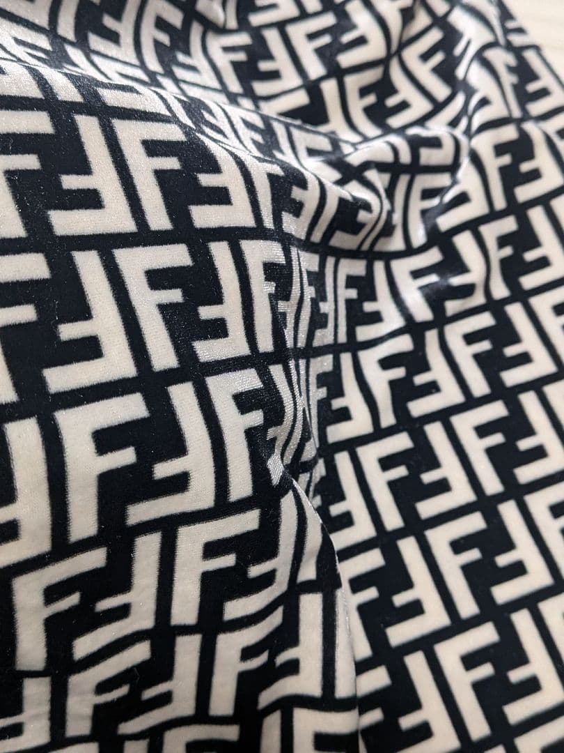 FENDI フェンディ ズッカ柄　ロゴ　ベロア　ハイネック