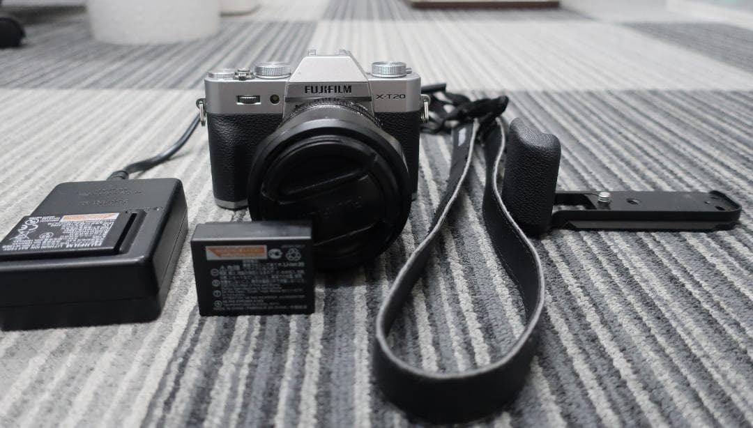 x-t20 フジフイルム　本体＋レンズ+グリップ