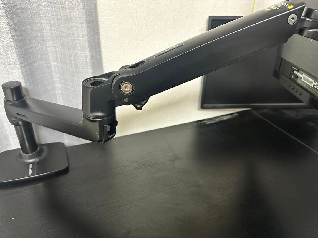 ゲーミングモニター24OHz ギガクリスタ モニターアーム付