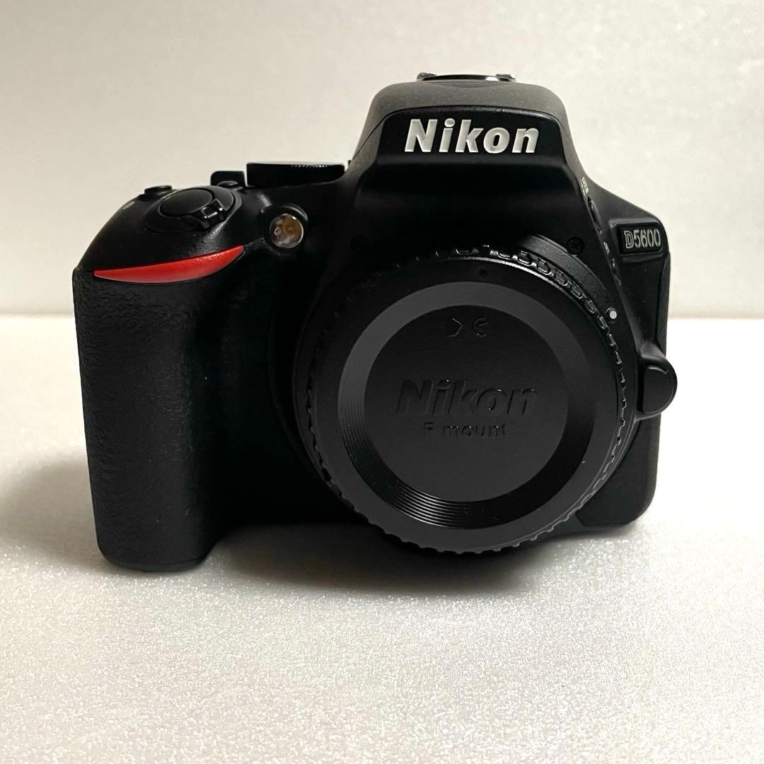 美品 Nikon ニコン D5600 デジタル一眼レフカメラ ダブルズームキット