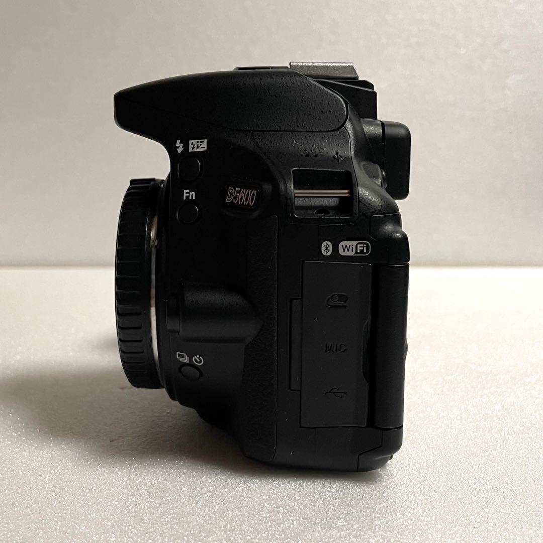 美品 Nikon ニコン D5600 デジタル一眼レフカメラ ダブルズームキット