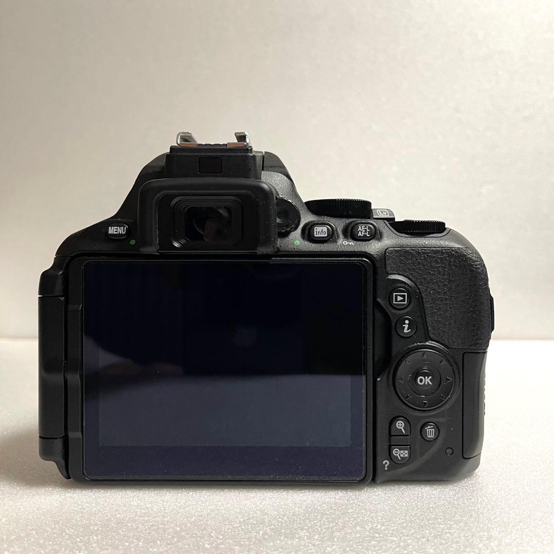 美品 Nikon ニコン D5600 デジタル一眼レフカメラ ダブルズームキット