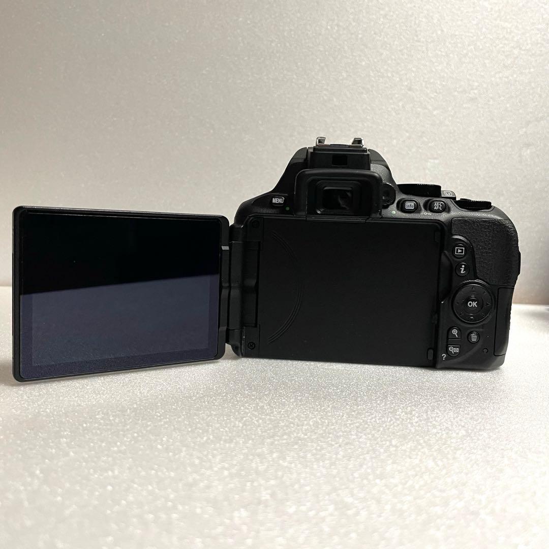 美品 Nikon ニコン D5600 デジタル一眼レフカメラ ダブルズームキット