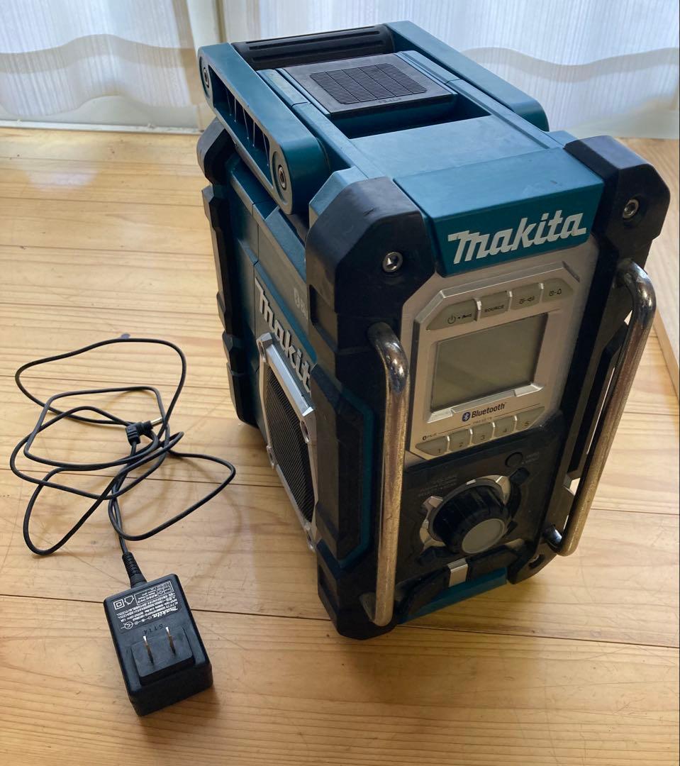 マキタ　充電式ラジオ　MR106