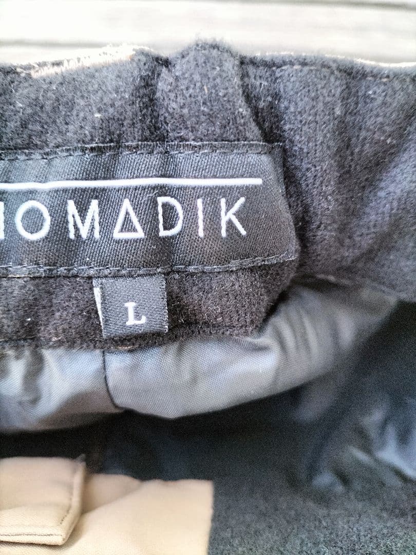 美品NOMADIKノマディック　L　スノーボードウェア 上下セット