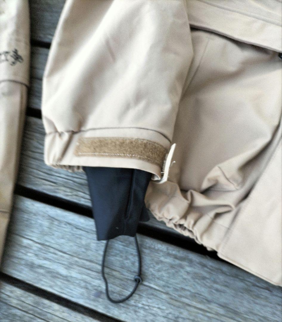 美品NOMADIKノマディック　L　スノーボードウェア 上下セット