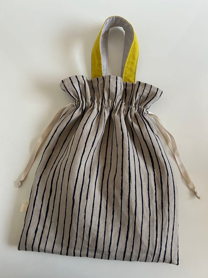 ミナペルホネン生地使用　ハンドメイド巾着バッグ　swing イエロー