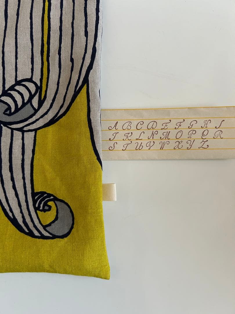 ミナペルホネン生地使用　ハンドメイド巾着バッグ　swing イエロー