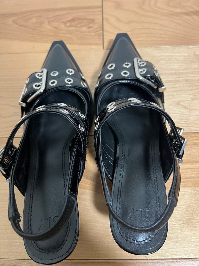 SLY ポインテッド ベルテッド サンダル