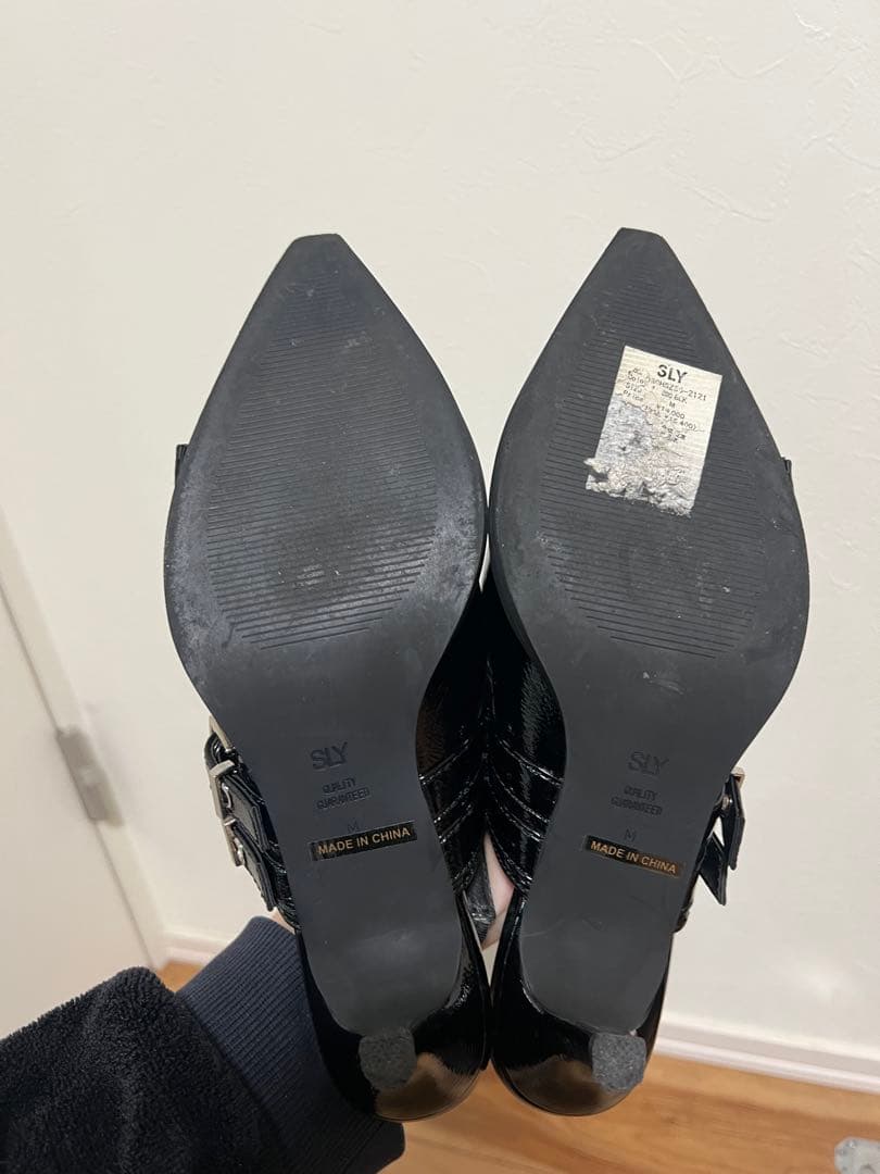 SLY ポインテッド ベルテッド サンダル