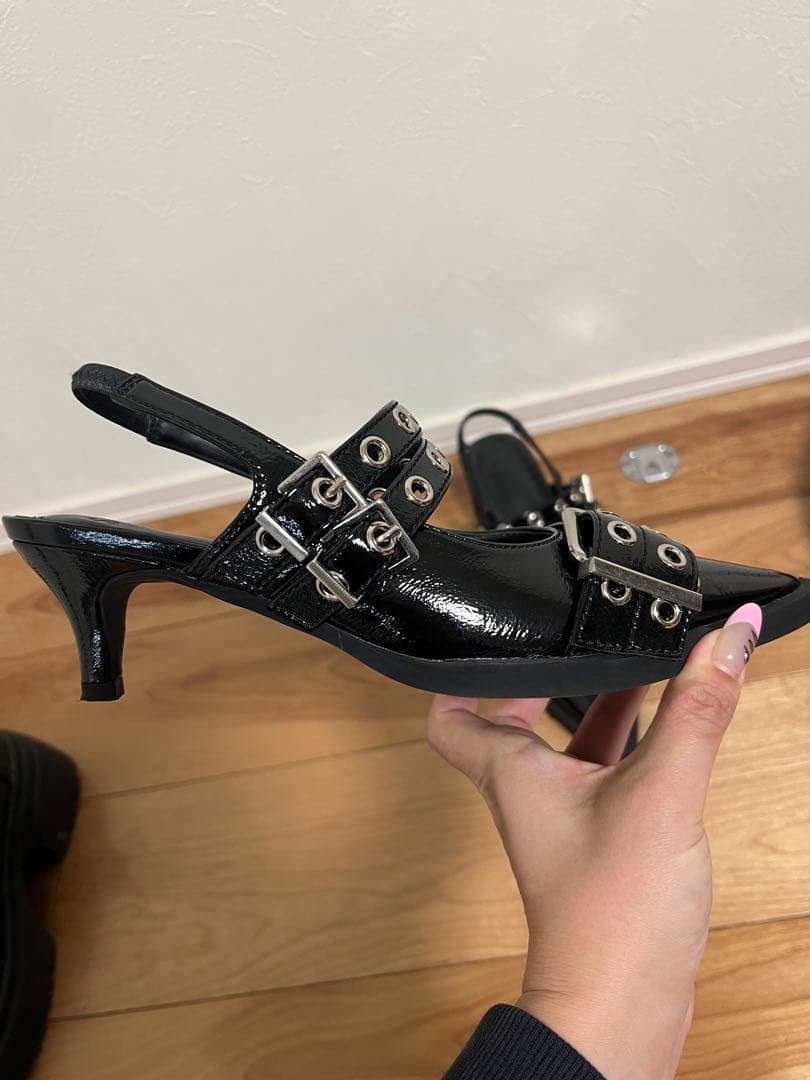 SLY ポインテッド ベルテッド サンダル