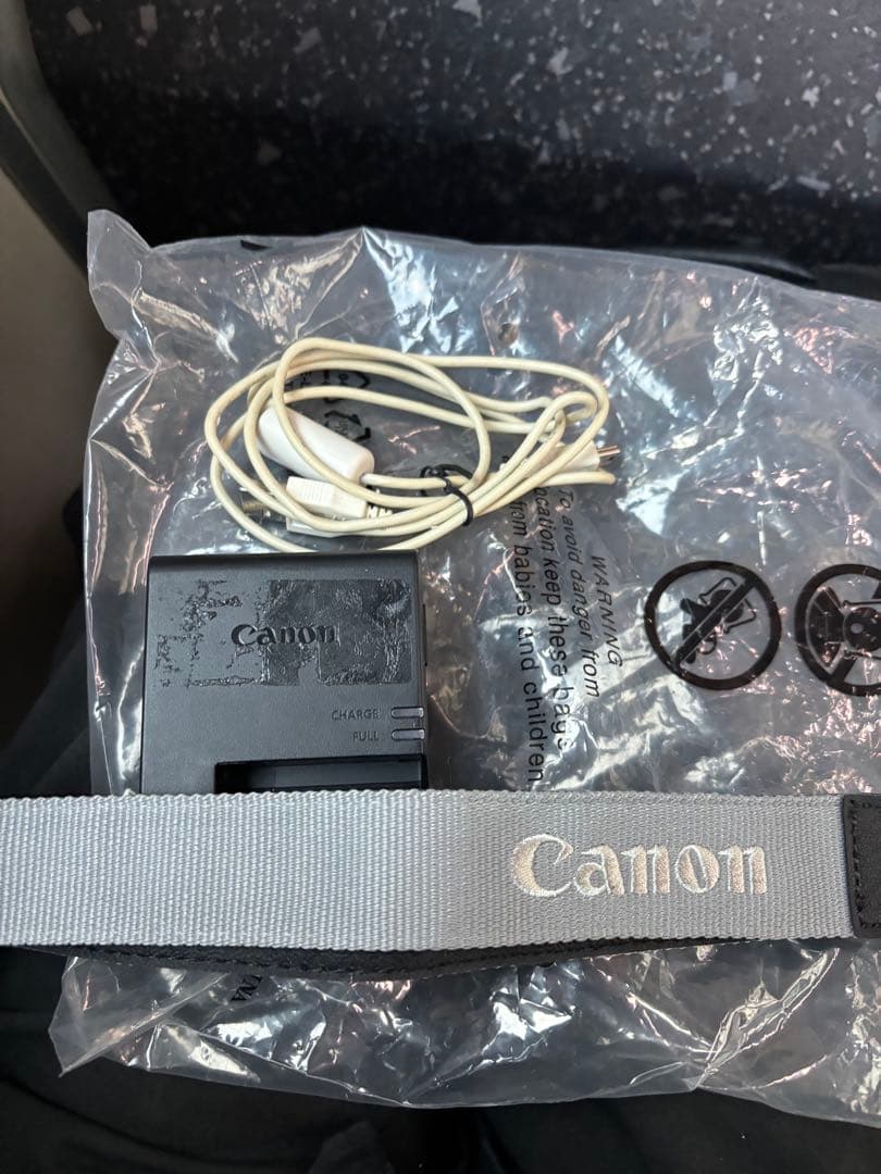 Canon EOS Kiss X10 シルバー レンズ付き