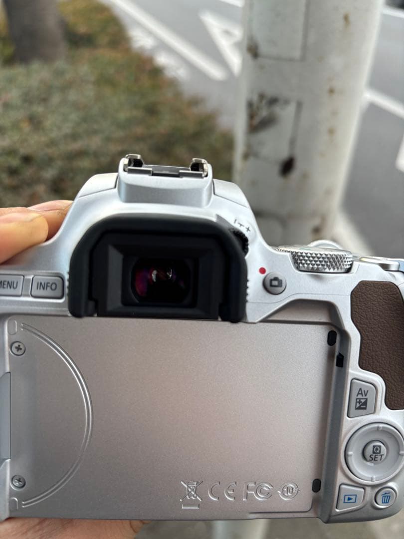 Canon EOS Kiss X10 シルバー レンズ付き