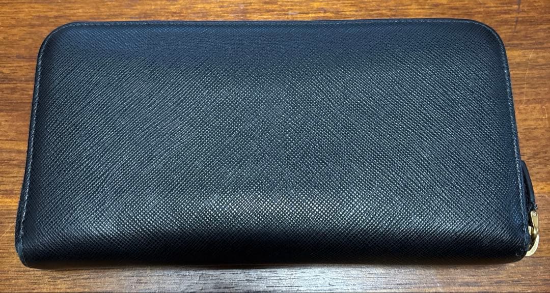PRADA 黒長財布
